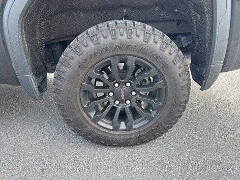 Used 2022 GMC Sierra 1500 AT4X image 12
