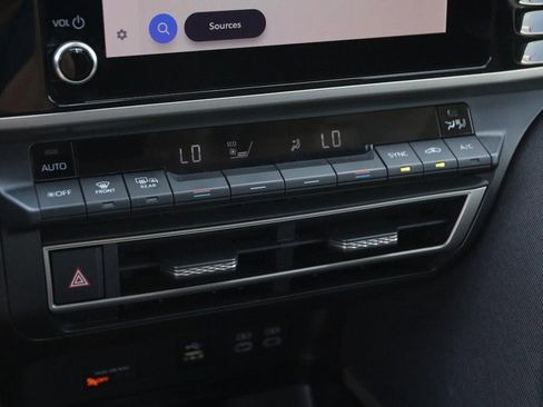 Used 2025 Toyota Camry LE image 17