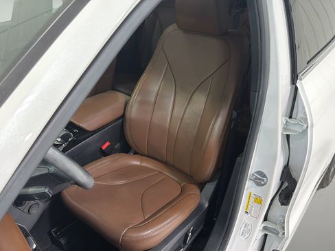 Used 2022 Lincoln Nautilus Reserve FWD image 9