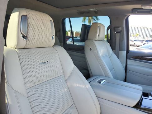 Certified 2022 Cadillac Escalade ESV Premium Luxury Platinum w/ Heavy-Duty Trailer Package image 22