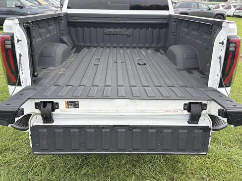 Used 2024 GMC Sierra 2500 AT4 w/ AT4 Premium Plus Package AWD/4WD image 19