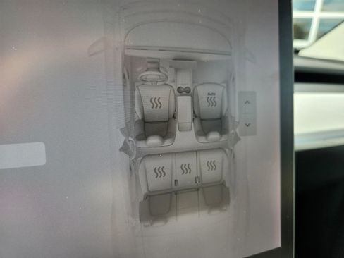 Used 2020 Tesla Model Y Long Range image 31