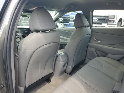 Used 2024 Hyundai Elantra SE image 13
