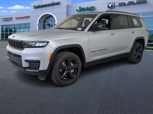 New 2025 Jeep Grand Cherokee L Altitude RWD image 4
