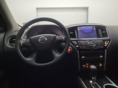 Used 2018 Nissan Pathfinder S AWD/4WD image 22