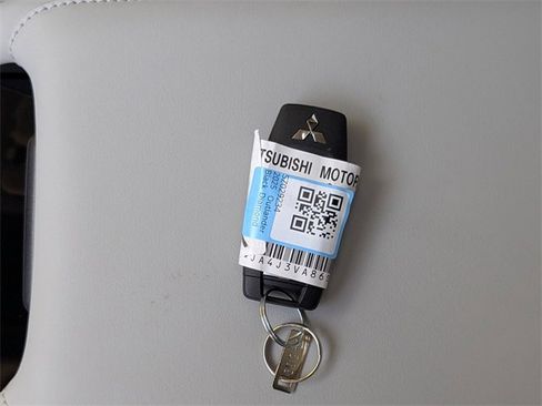 New 2025 Mitsubishi Outlander SE image 35