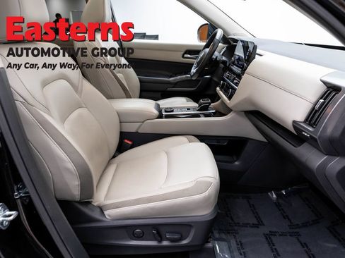Used 2023 Nissan Pathfinder SL w/ SL Premium Package AWD/4WD image 25