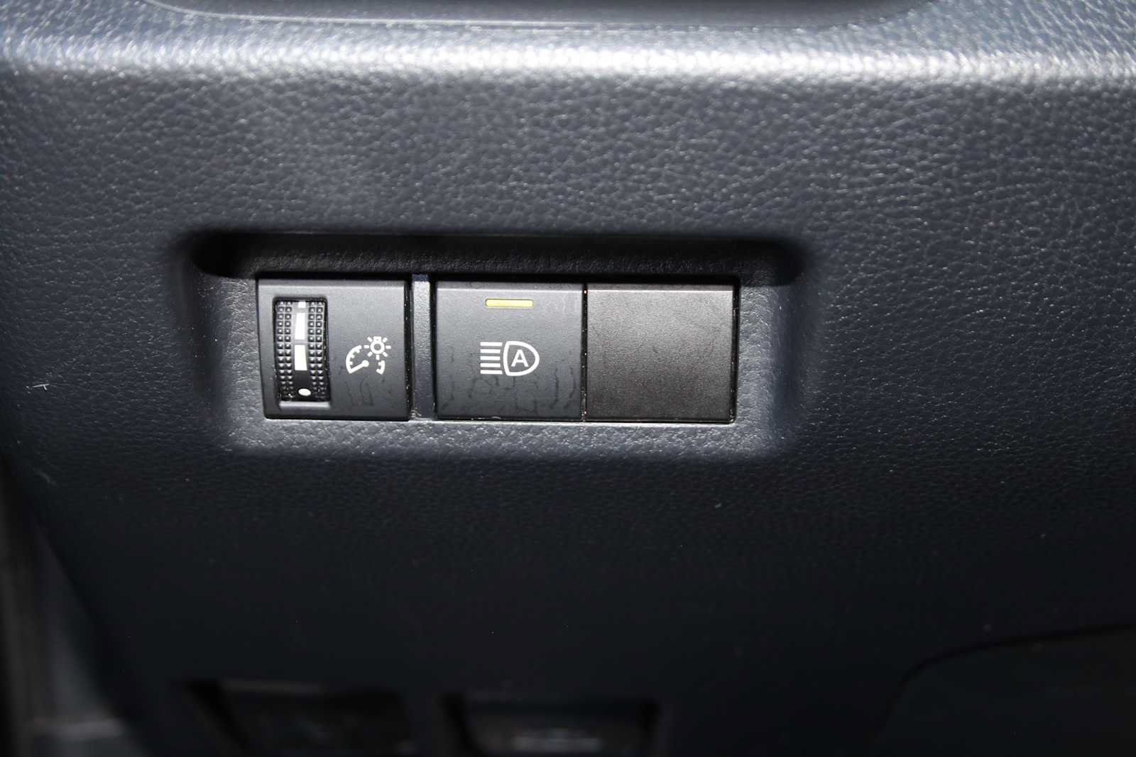 Used 2020 Toyota RAV4 XLE FWD image 36