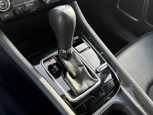 Used 2024 Jeep Compass Latitude image 16