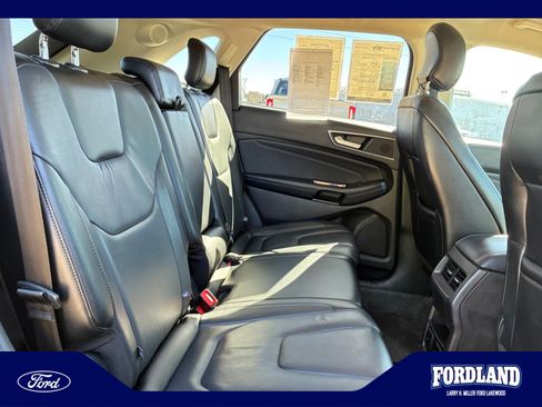 Used 2017 Ford Edge Titanium w/ Technology Package AWD/4WD image 18