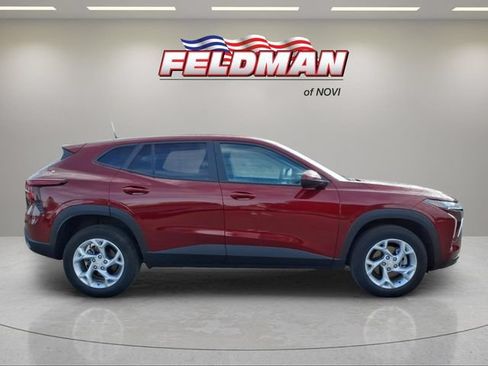 Used 2024 Chevrolet Trax LS w/ LS Convenience Package FWD image 7