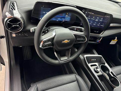 New 2026 Chevrolet Equinox LT w/ Convenience Package II image 24