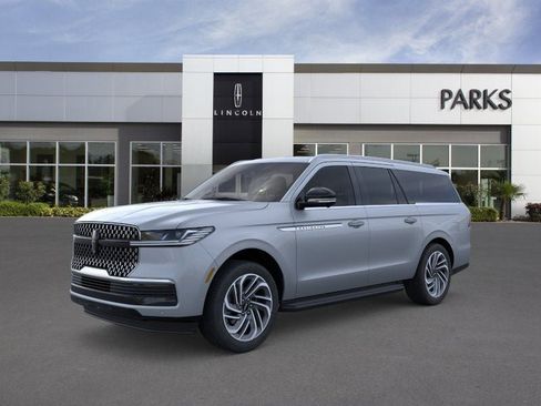 New 2026 Lincoln Navigator L Premier AWD/4WD image 1