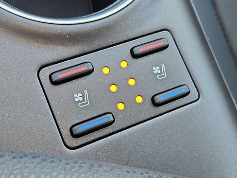 Used 2023 Toyota Camry XLE image 19