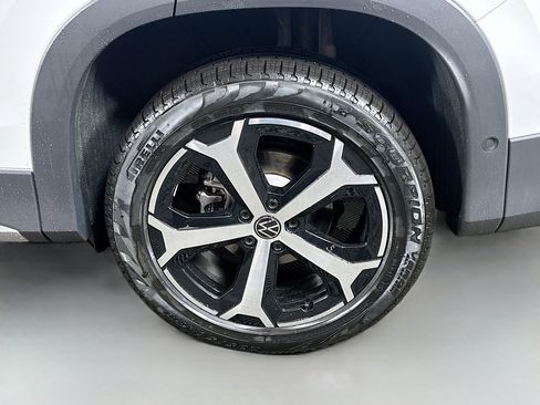 New 2026 Volkswagen Tiguan SE image 30