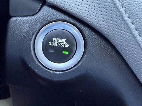 Used 2018 Chevrolet Equinox Premier image 21