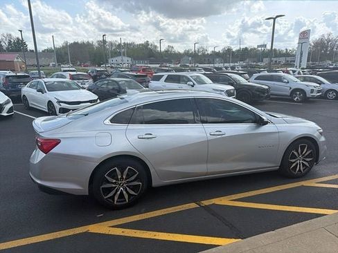 Used 2017 Chevrolet Malibu LT w/ Leather Package image 2