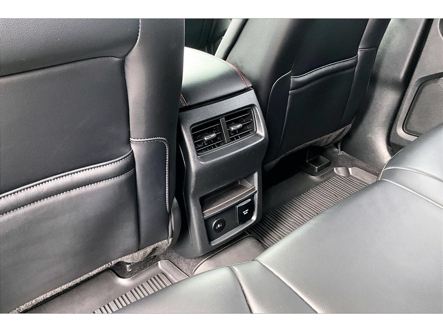 Used 2022 Ford Edge ST-Line w/ Class II Trailer Tow Package AWD/4WD image 12
