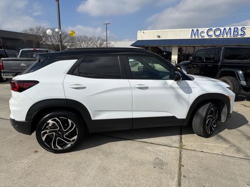Used 2024 Chevrolet TrailBlazer RS w/ Driver Confidence Package image 4
