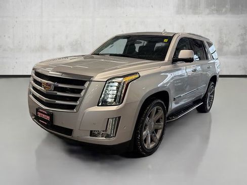 Used 2019 Cadillac Escalade Luxury image 1