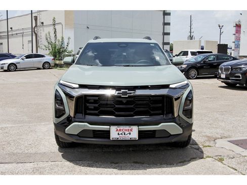 Used 2025 Chevrolet Equinox ACTIV w/ Convenience Package III image 2