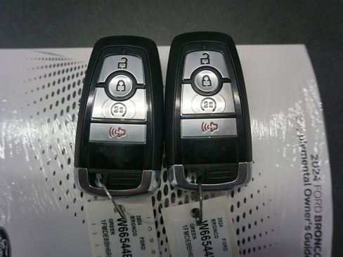 Used 2024 Ford Bronco Outer Banks image 17