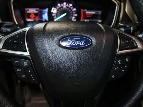 Used 2020 Ford Fusion SE FWD image 22