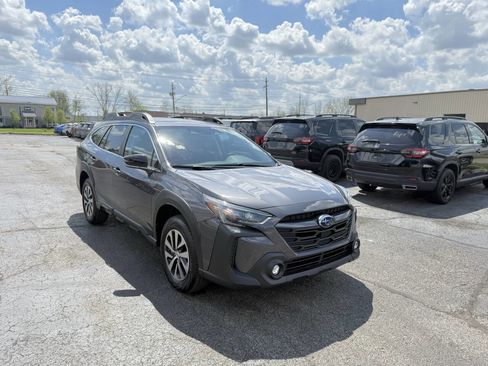 Used 2025 Subaru Outback Premium AWD/4WD image 4