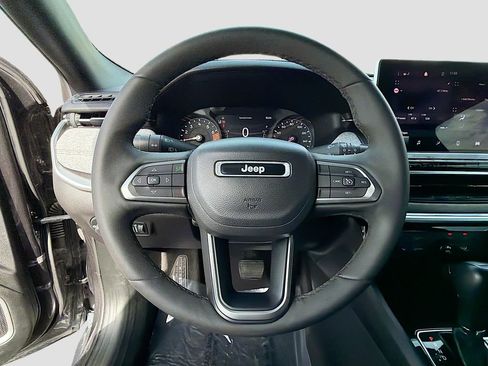 Used 2023 Jeep Compass Latitude AWD/4WD image 36