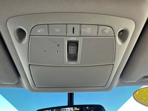 Used 2017 Nissan Rogue SV AWD/4WD image 9