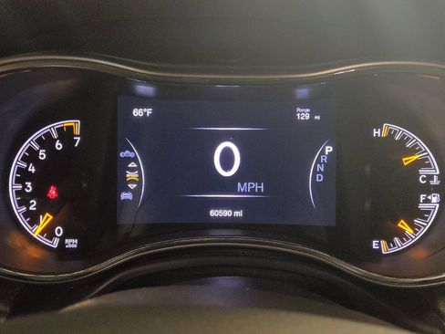 Used 2019 Jeep Grand Cherokee Laredo AWD/4WD image 23