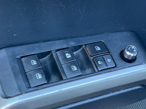 Used 2018 Toyota Tacoma SR5 image 13