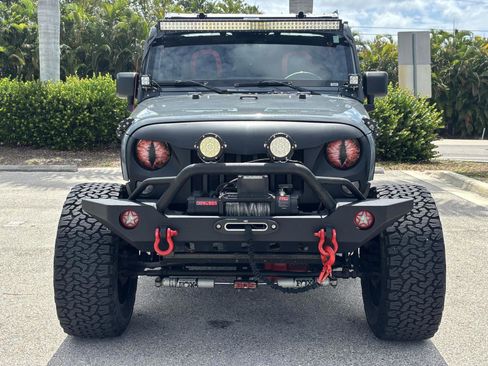 Used 2014 Jeep Wrangler Unlimited Sahara AWD/4WD image 3