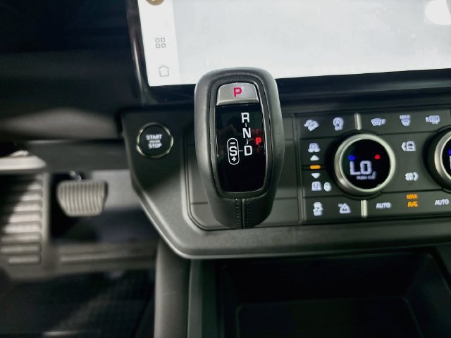 New 2026 Land Rover Defender 110 X-Dynamic SE AWD/4WD image 18