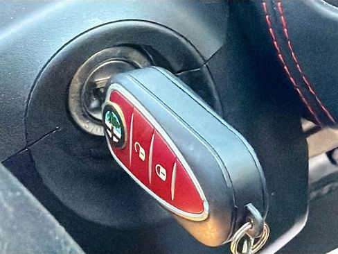 Used 2016 Alfa Romeo 4C Base w/ Convenience Group - Coupe image 25