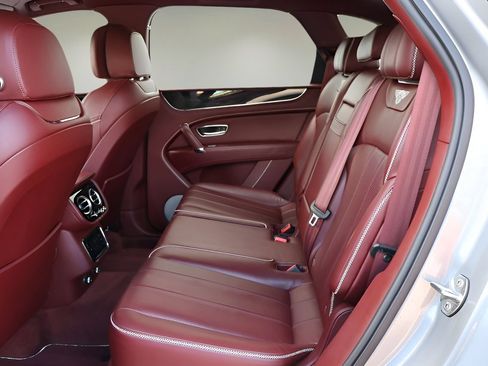 Used 2020 Bentley Bentayga AWD/4WD image 15