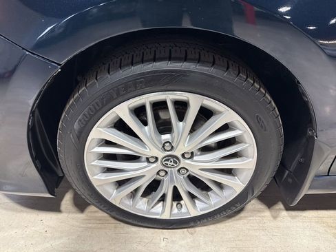 Used 2018 Toyota Camry XLE image 2