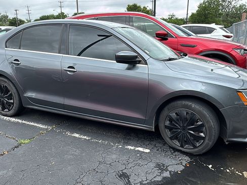 Used 2017 Volkswagen Jetta S w/ Jetta S Cold Weather Package FWD image 3