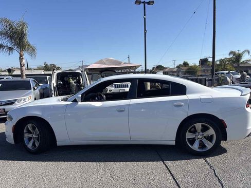 Used 2015 Dodge Charger SXT RWD image 5