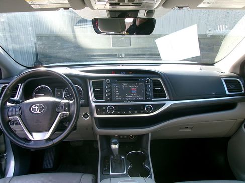 Used 2017 Toyota Highlander Limited Platinum w/ Carpet Mat Package AWD/4WD image 15