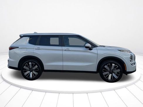 New 2026 Mitsubishi Outlander SE FWD image 2