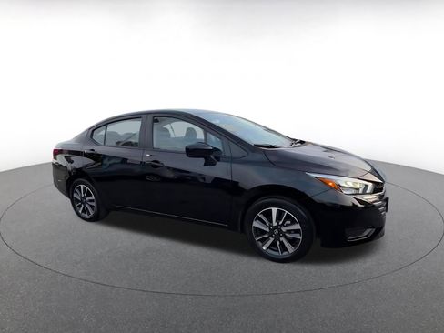 Used 2025 Nissan Versa SV image 2