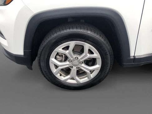 Certified 2024 Jeep Compass Latitude AWD/4WD image 15