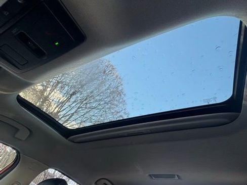 Used 2024 Nissan Sentra SR w/ SR Premium Package image 46