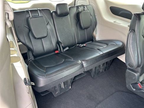 Used 2023 Chrysler Pacifica Touring-L FWD image 49
