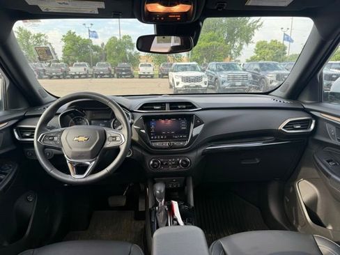 Used 2023 Chevrolet TrailBlazer ACTIV w/ Sun and Liftgate Package AWD/4WD image 2