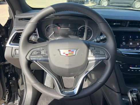 New 2025 Cadillac XT6 Luxury image 19