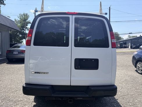 Used 2017 Chevrolet Express 2500 RWD image 9