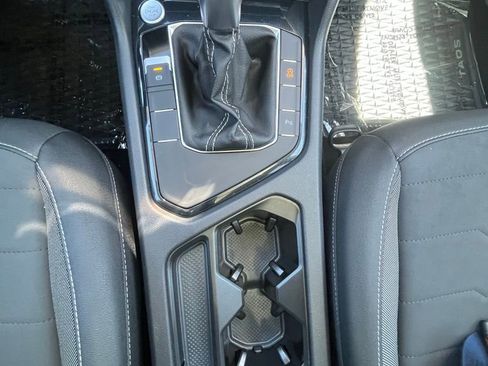 Certified 2025 Volkswagen Taos SE image 14