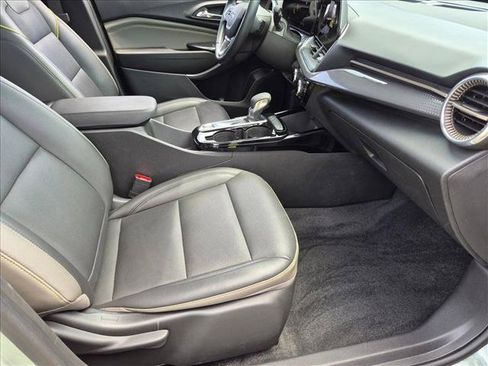 Used 2025 Chevrolet Trax ACTIV w/ Driver Confidence Package FWD image 19